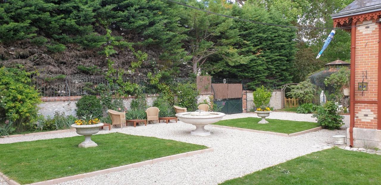 La Maison Leonard Blere Exterior photo